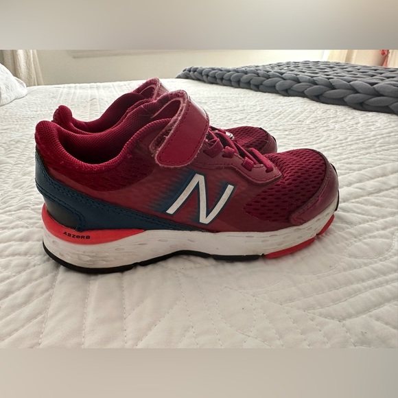 New Balance 680 V6 Running Shoes Red, Little Kids size 12 - Picture 2 of 7